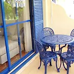 Дом отдыха Charming House In With Shared Pool