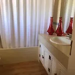 Charming House In With Shared Pool Дом отдыха Алвор