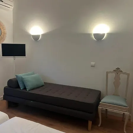 Charming House In With Shared Pool Алвор