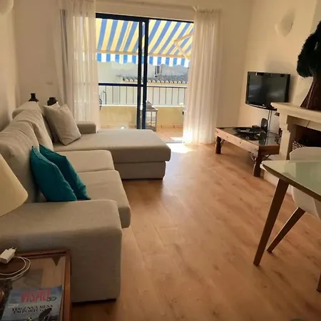Feriehus Charming House In With Shared Pool