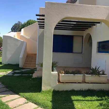 Feriehus Charming House In With Shared Pool