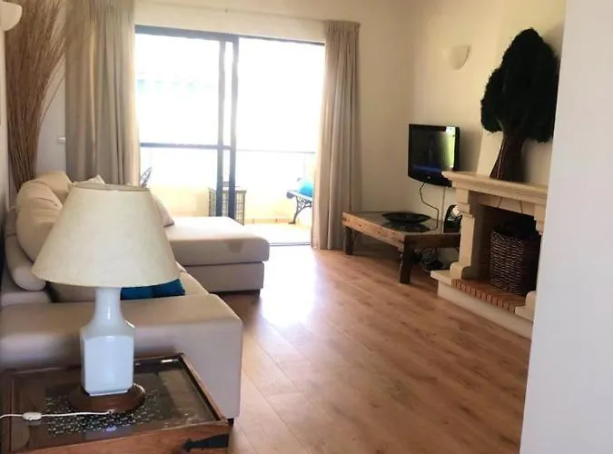 Semesterbostad Charming House In With Shared Pool *