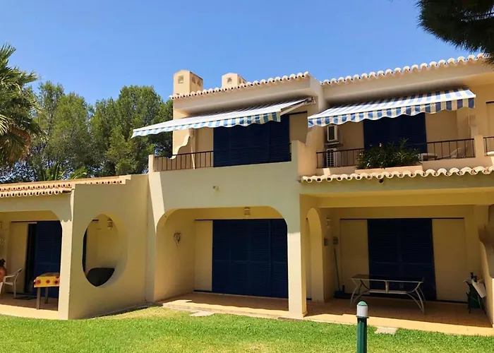 Charming House In With Shared Pool Semesterbostad *