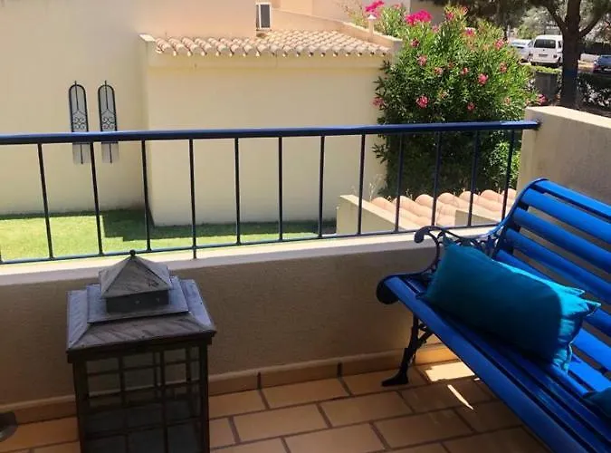 Charming House In With Shared Pool Semesterbostad