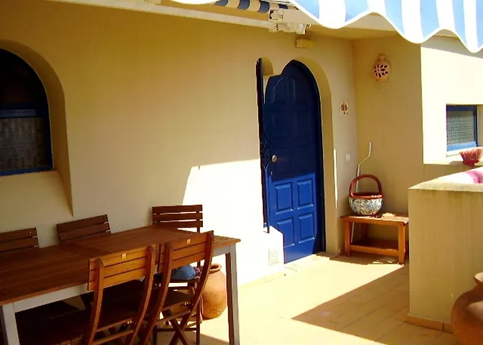 Semesterbostad Charming House In With Shared Pool