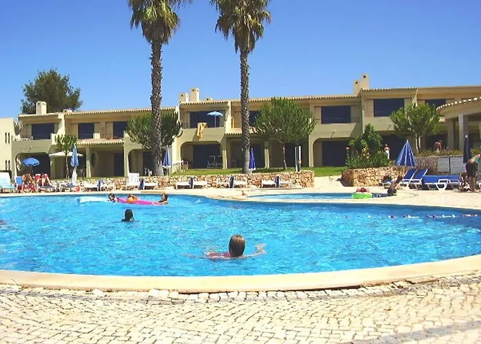 Charming House In With Shared Pool *