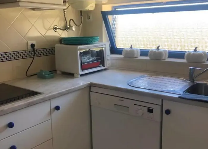 Semesterbostad Charming House In With Shared Pool Alvor