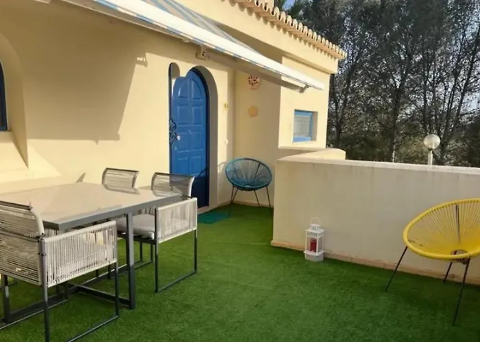 Charming House In With Shared Pool Semesterbostad